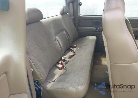 1999 Chevrolet Silverado 1500 z USA, uszkodzony, nr VIN 2GCEC19V1X1132510